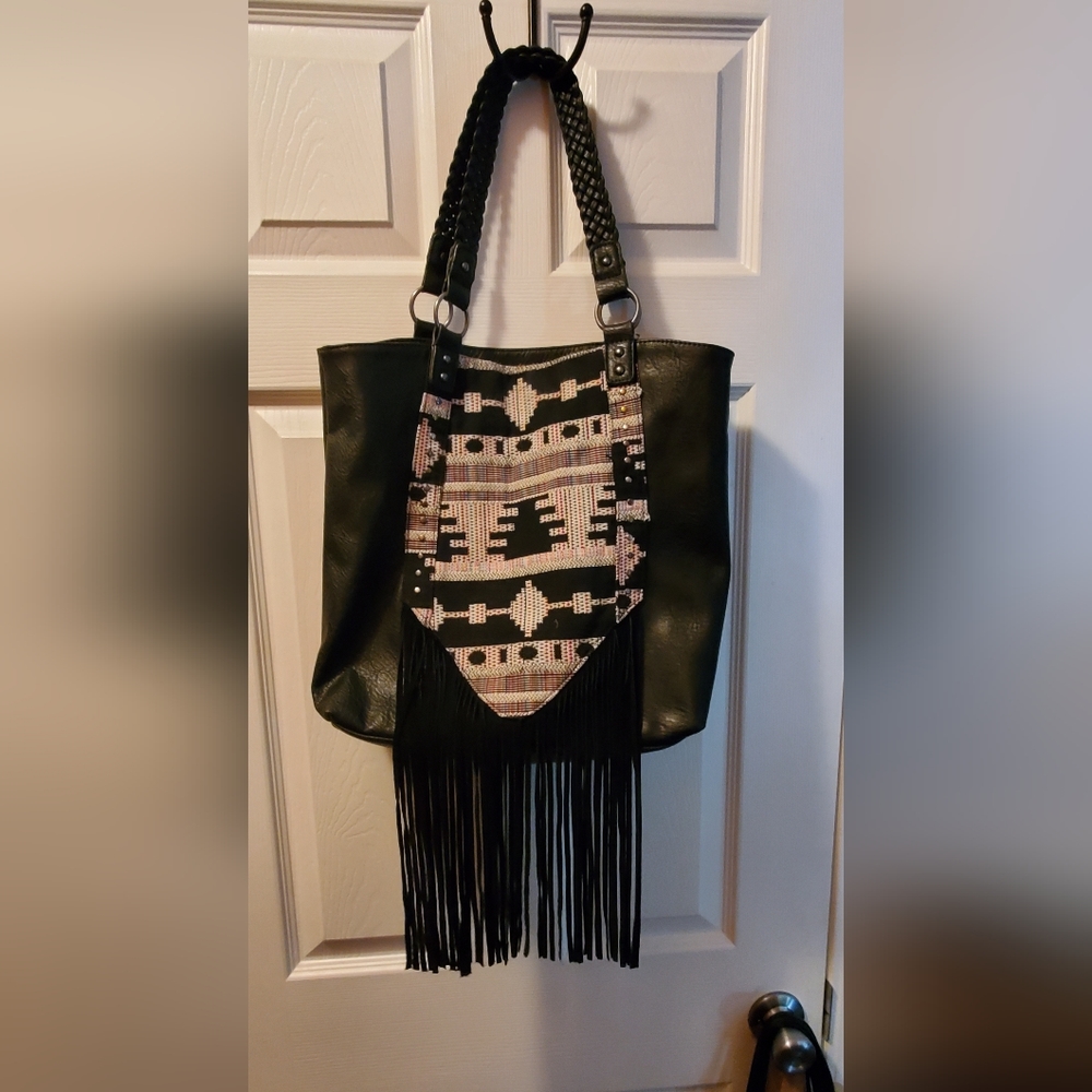 Shoulder / possible crossover meduim size bag with long fringe